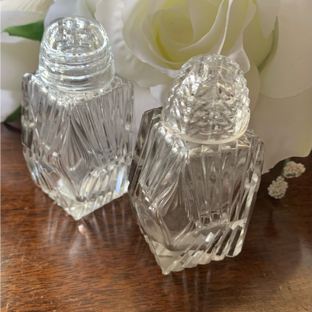 Salt & Pepper Shaker (Set)